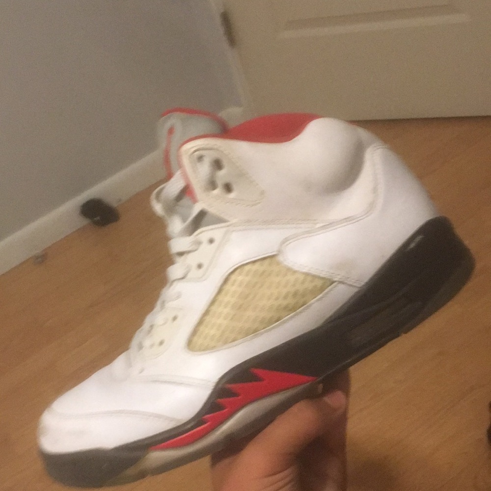 Jordan 5 fire red